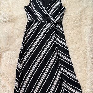Nina Leonard Black and White Sleeveless V-Neck Midi Dress Size M